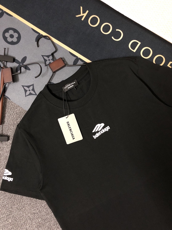 ブランドTシャツ側面デザイン